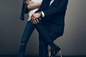 Eugen Silfen (th.) ejer modevirksomheden Adax sammen med sin kone, Helle Silfen, og parrets fem børn. PR-foto.