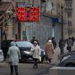 Antallet af russere, der følger udviklingen i rubelkursen, vokser støt. Foto: Alexander Zemlianichenko/AP