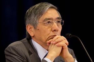 Japans nationalbankdirektør Haruhiko Kuroda har siden april 2013 ført en aggressiv pengepolitik for at bryde den japanske deflation. Det er endnu ikke sket. Foto: AP Photo/Jacquelyn Martin