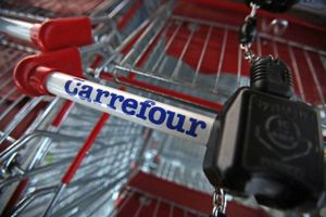 De store dagligvarekæder skruer op for salget af produkter, som her i landet kun sælges i deres butikker. Coop Trading har netop indgået samarbejde med den franske gigant Carrefour om varer til de nordiske markeder.