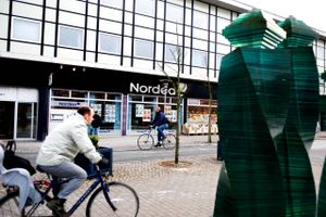 Den nordiske storbank Nordea har formelt hjemme i Sverige, men en ny afgift får banken i flyttetanker.