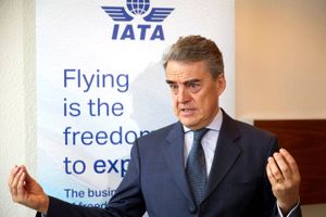 Den internationale forening for flyselskaber er i gang med at kigge på en genåbning af flytrafikken, men med corona-restriktioner kan det blive 50 pct. dyrere at købe et sæde.