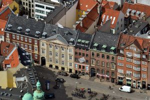 PFA har ejendomme på meget centrale adresser i København, som nu lejes ud til kunderne. Her er det på Gammeltorv i indre by. Foto: PFA