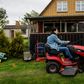 Aske Mattsson Thullesen søger en praktikplads idnenfor landbruget - men det er svært under coronakrisen. Fotograferet ved sit hjem på Tuse Næs ved Holbæk, hvor der både er græs og vinterhvede i baghaven. Foto:Stine Bidstrup