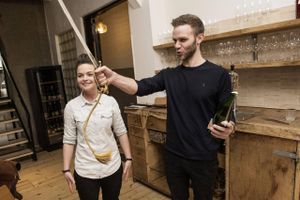 Medejerne af Restaurant Domestic i Aarhus, Christian Neve og Ditte Stusgaard, fejrer, at de har fået den første Michelin-stjerne i 2017. Arkivfoto: Casper Dalhoff