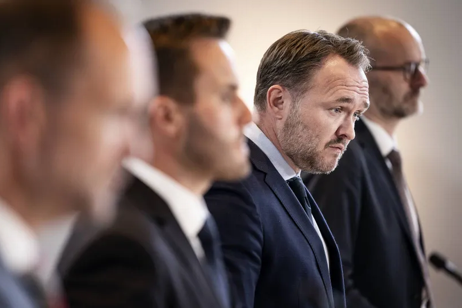 En række ministre – herunder klimaminister Dan Jørgsen (S) – afholdt torsdag pressemøde om energikrisen. Foto: Liselotte Sabroe