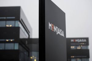 Monjasa vil drosle ned på lagre og forretningsomfang, efter at bankerne er gået i gang med at lukke virksomhedens driftskredit. 