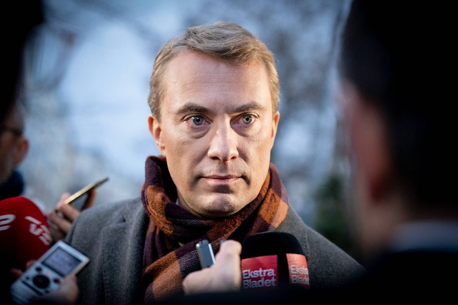 For bare et år siden var de – i hvert fald udadtil – i samme båd. Nu er hverken Kristian Thulesen Dahl eller Peter Skaarup en del af Dansk Folkeparti længere, og stemningen mellem dem og Morten Messerschmidt var giftig, da de mødte hinanden i retslokale 001 på Frederiksberg.