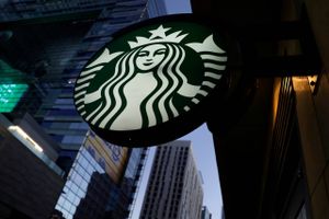 Starbucks og Nespresso er blevet ramt af beskyldninger om børnearbejde hos leverandør.