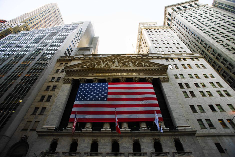 Markederne er overbevist om, at USA's centralbank snart vil sænke sin rente - men det er ikke nødvendigvis en fordel for aktierne, mener tre aktiechefer. Visse aktier har dog stadig et fornuftigt afkastpotentiale.