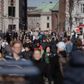 Efter coronanedlukning i første del af året er der atter liv på landets handelsgader. Foto: Kasper Heden Andersen