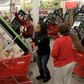 Amerikanerne fylder for alvor indkøbsvognene, når det bliver Black Friday. I år tager flere danske butikker traditionen til sig.