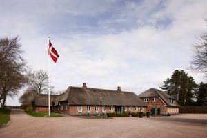 Alan Bates er suveræn i sit nye, gamle hjem i det vestjyske.