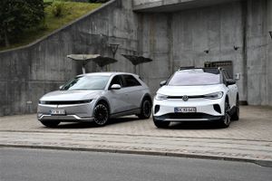 Test: Den nye Hyundai Ioniq 5 er årets måske mest omtalte elbil, men kan den leve op til forventningerne? Og kan koreaneren slå Volkswagen ID.4, som er den mest solgte elbil i år? Få svaret her i testduellen.