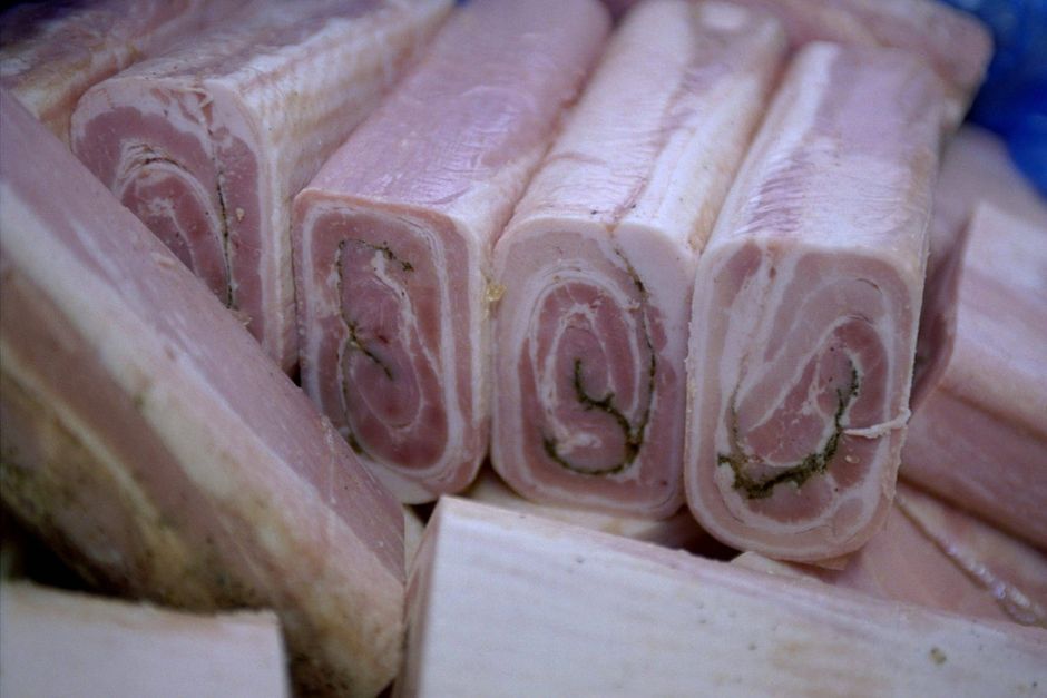 I kølvandet på flere konkurser besluttede kødkoncernen Skare at skille sig af med aktiviteterne i pålægsselskabet Skare Food.