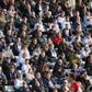 I flere kampe har det været tilladt som et forsøg at lukke op mod 5.000 tilskuere ind. Her kampen i Aarhus mellem AGF og FCK. Foto: Bo Amstrup/Ritzau Scanpix