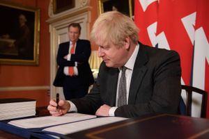 Sammenfaldet med coronapandemien gør det svært at opgøre briternes regning for brexit. Men meningsmålingerne er ikke positive.