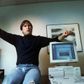 Steve Jobs fotograferet med en Mac-computer, 1993.