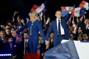 Det kunne mærkes på festlighederne, at præsident Emmanuel Macron trods sin valgsejr står over for en kæmpe opgave med at samle Frankrig og styre udenom ny ballade i gaden. 