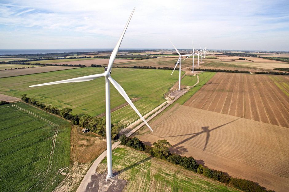 Vestas har hentet en kæmpeordre i Brasilien på levering af vindmøller på land, og det får aktien til at stige.