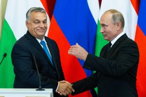 En russisk investeringsbank har fået helt særlige forhold i Ungarn.