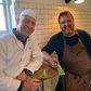 Trods konkurs kan Mikkel Friis-Holm (th) blive ved med at producere sin prisvindende chokolade. Isfirmaet Hansens har købt Friis-Holm Chokolade. PR-foto