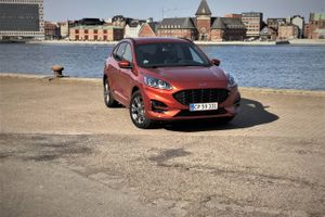 Danskerne er vilde med en ny opladningshybrid fra Ford. Det kan ende med at blive den mest solgte bil i 2020, lyder det fra FDM.