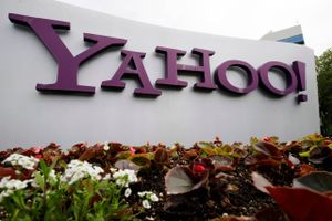 Yahoo-indikeres 4,7 pct. lavere i 35,29 dollar, efter rygter om at telegiganten Verizon Communications kun er villig til at betale 2-3 mia. dollar i auktionen for Yahoos kerneforretning.