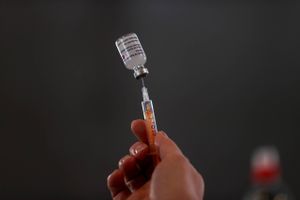 Skal OL-atleter vaccineres før os andre, så OL kan afholdes? Debatten kører, og flere lande er allerede i gang.