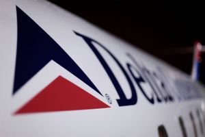 Amerikanske Delta Air Lines vil have tusinder af deres kabinepersonale på ubetalt orlov i 4 til 12 måneder. 