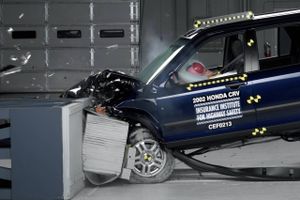 Honda er hårdest ramt af tilbagekaldelserne med 6,2 mio. biler. Den amerikanske vejmyndighed NHTSA har bl.a. crashtestet Honda CR-V, der er en af de berørte modeller.