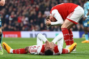Arsenal har ikke vundet et mesterskab siden 2004, og gør det næppe, hvis klubben snubler igen i altafgørende topkamp . 
