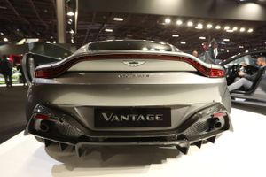 An Aston Martin Vantage luxury automobile sits on display during the Paris Motor Show in Paris ON Oct. 2, 2018. Foto: Bloomberg photo by Krisztian Bocsi