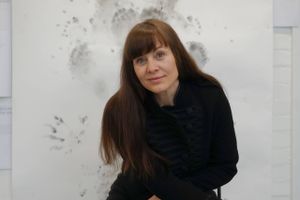 Det meste af sit liv har Line Maria le Fevre boet og arbejdet i udlandet. Hun er et meget nysgerrigt og impulsivt menneske, så langt hen ad vejen er det tilfældet og de muligheder, hun har grebet i nuet, der har været med til at forme hendes liv.