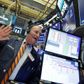 På Wall Street er aktierne igen på vej op, alt imens verden står over for et af de største økonomiske tilbageslag nogensinde. Foto: AP/Richard Drew