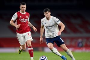 Coronanedlukning, restriktioner og tomme tribuner betyder et samlet underskud på over otte mia. kr. hos de 20 fodboldklubber i den engelske Premier League.