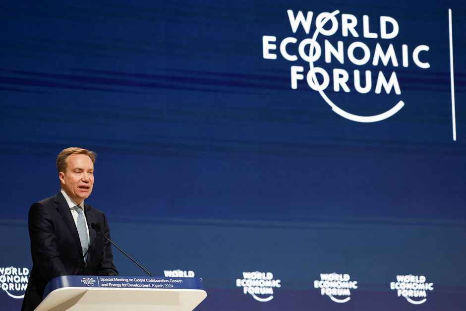 Et specialmøde i World Economic Forum blev skudt i gang med en opsang til forgældede stater.