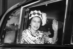 Europas længst regerende kvindelige monark fejrer 70 års jubilæum som dronning, og i rigets hovedstad kan du komme tæt på de majestætiske rammer for et af verdens ældste, rigeste og mest magtfulde monarkier.  