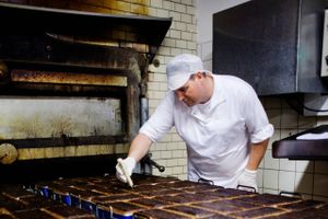 Hjemmekontorer og lukkede restauranter har gjort både godt og ondt på leverpostejproducenten – dog mest godt. 