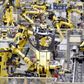 Der vil blive investeret stort i Industrirobotter i takt med, at virksomheder trækker produktion og lagerkapacitet tættere på hjemmemarkederne. Foto: AP