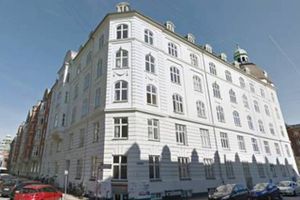 En boligejendom i Puggaardsgade, som ligger mellem Tivoli og Kalvebod Brygge i København, indgår i porteføljen. Foto: Google Maps