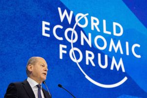 Kansler Olaf Scholz taler til årsmødet i World Economic Forum i Davos. Foto: WEF/Ciaran McCrickard