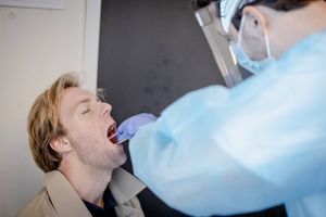Antallet af testcentre for lyntest skal op på 250-300, hvis regeringens målsætning skal føres ud i livet. 