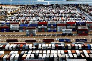Containerrederier kan spare milliarder ved at stille tomme containere til rådighed for konkurrenterne.