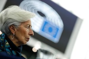 Christine Lagarde skal levere en overbevisende præstation på pressekonferencen torsdag eftermiddag. Eller risikerer hun prompte at blive sat under pres af de finansielle markeder. Foto: AP/Jean-François Badias