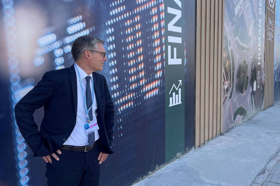 PKA's adm. direktør Jon Johnsen sidder med, når de helt tunge aktører diskuterer, hvordan man får private investorer til at finansiere klimakampen i verdens fattige lande. 