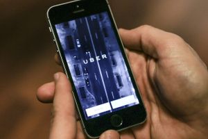 Fire Uber-chauffører er ved Københavns Byret netop blevet idømt bøder for at have kørt for selskabet. Med dagens dom kan 1.500 andre chauffører regne med at skulle til lommerne.