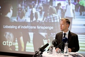 Partier kritiserer, at borgere midlertidigt kan få nedsat f.eks. folkepensionen, hvis deres partner får udbetalt feriepenge.