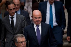 Finansminister Luis de Guindos fra Spanien indstilles nu også som kandidat til posten som eurozonens formand.