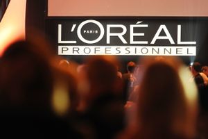 Den globale milliardkoncern inden for makeup og skønhedsprodukter L'Oreal oplevede modgang i første halvår.